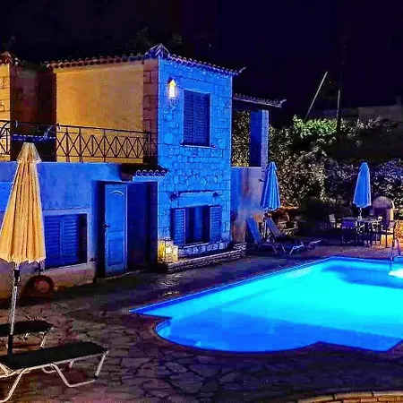 Finikes Apartment Stoúpa